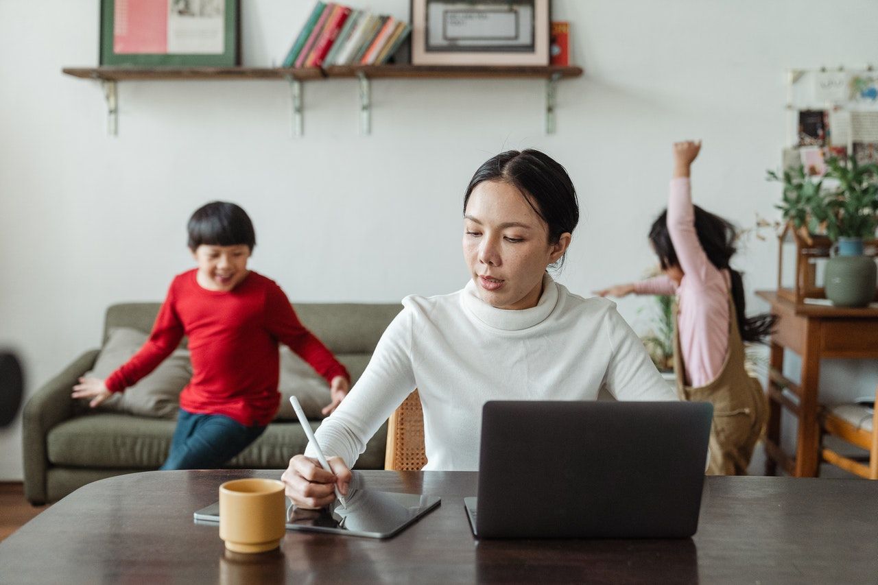 42 Of Malaysian Employees Believe That A Gender Pay Gap Exists In The Majority Of Organisations Within Malaysia Report Learning Resources Vase Actionable Intelligence