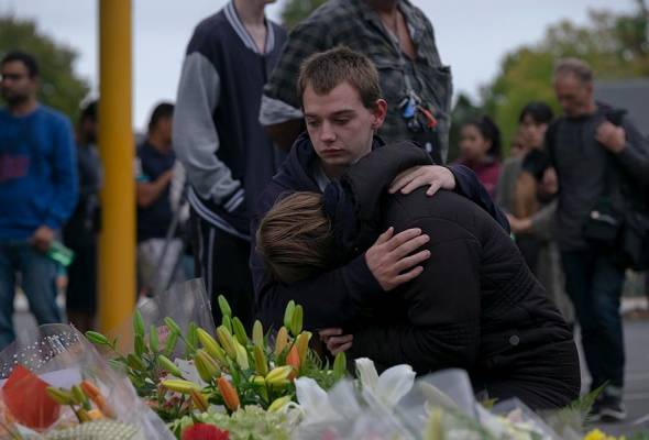 Cabaran media sosial: Tengok sikit, tapi pilih kongsi video serangan Christchurch